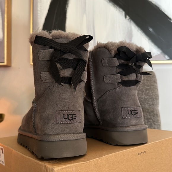 Ugg mini continuity bow nwt - Picture 6 of 8